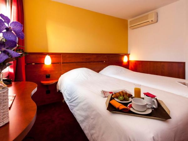 Brit Hotel Agen - L'Aquitaine : photo 1 de la chambre chambre lits jumeaux climatisée