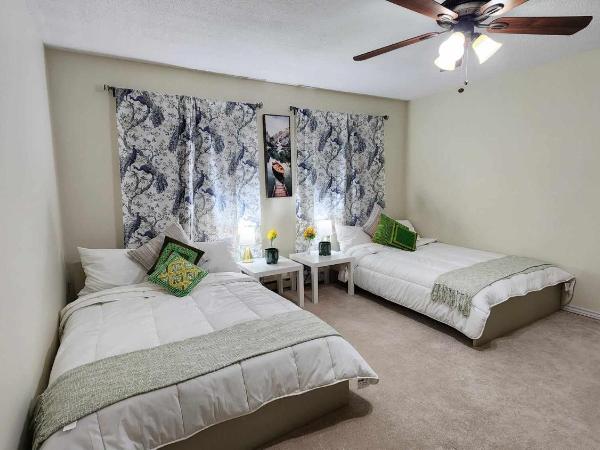 Cozy Town house : photo 4 de la chambre chambre double ou lits jumeaux avec salle de bains commune