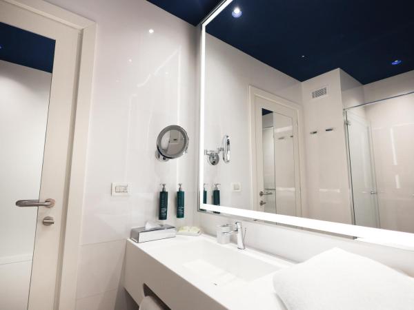 Hilton Sorrento Palace : photo 8 de la chambre chambre lit king-size supérieure - vue sur mer