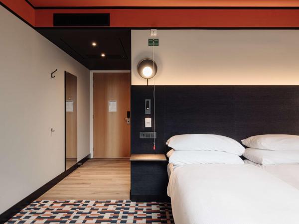 DoubleTree by Hilton Amsterdam Centraal Station : photo 3 de la chambre chambre accessible