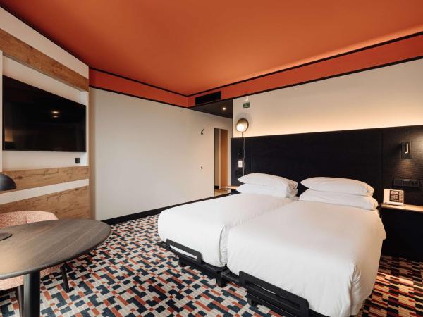 DoubleTree by Hilton Amsterdam Centraal Station : photo 2 de la chambre chambre accessible