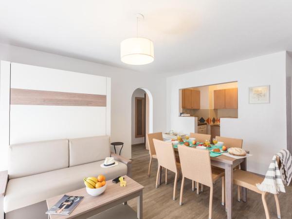 Résidence Pierre & Vacances Les Platanes : photo 1 de la chambre appartement 2 chambres avec balcon (6 personnes)