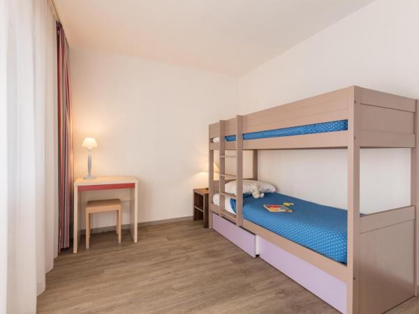 Résidence Pierre & Vacances Les Platanes : photo 5 de la chambre appartement 2 chambres avec balcon (6 personnes)