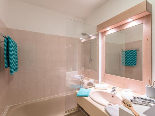 Résidence Pierre & Vacances Les Platanes : photo 6 de la chambre appartement 2 chambres avec balcon (6 personnes)