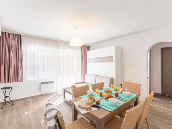 Résidence Pierre & Vacances Les Platanes : photo 2 de la chambre appartement 2 chambres avec balcon (6 personnes)