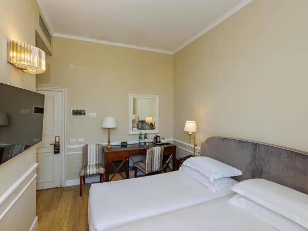 FH55 Hotel Calzaiuoli : photo 5 de la chambre chambre double ou lits jumeaux classique – vue sur ville