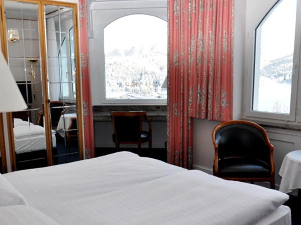 Soldanella : photo 8 de la chambre chambre double ou lits jumeaux - vue sur lac