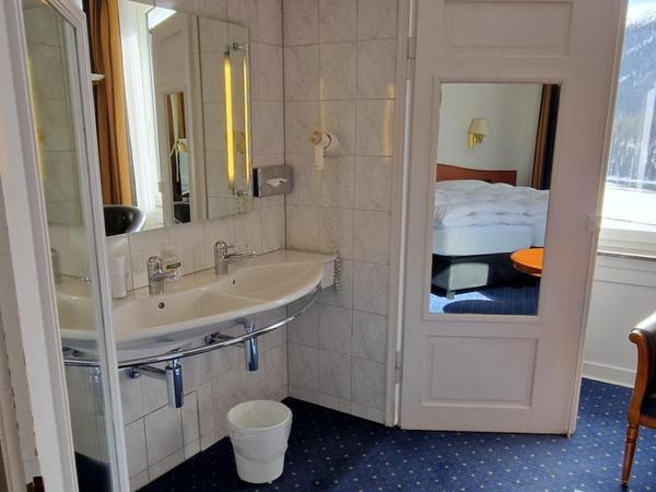 Soldanella : photo 10 de la chambre chambre double ou lits jumeaux - vue sur lac