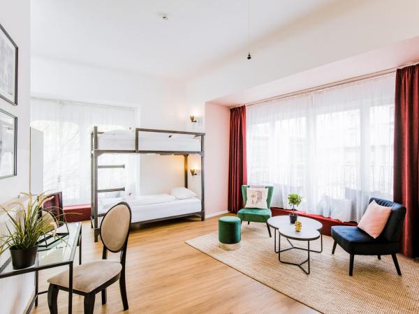 Maverick Ensuites : photo 2 de la chambre lit simple dans un dortoir de 6 lits réservé aux femmes