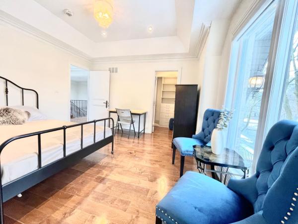 Vihome-104-Beautiful house near North York Center : photo 4 de la chambre chambre double avec salle de bains privative