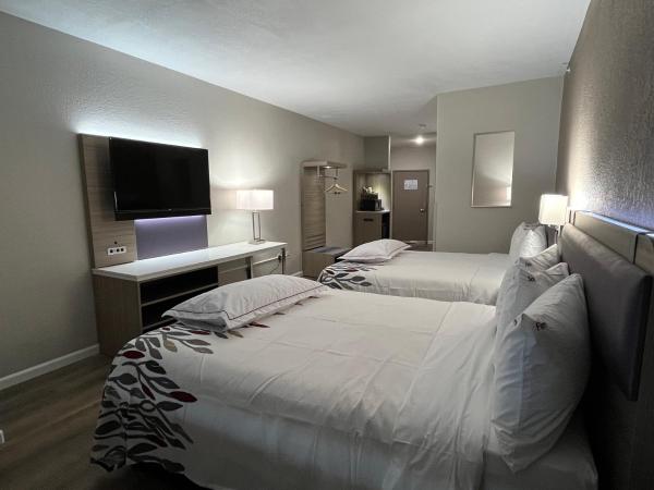Red Roof PLUS San Antonio Northeast : photo 2 de la chambre premium room with two queen beds smoke free