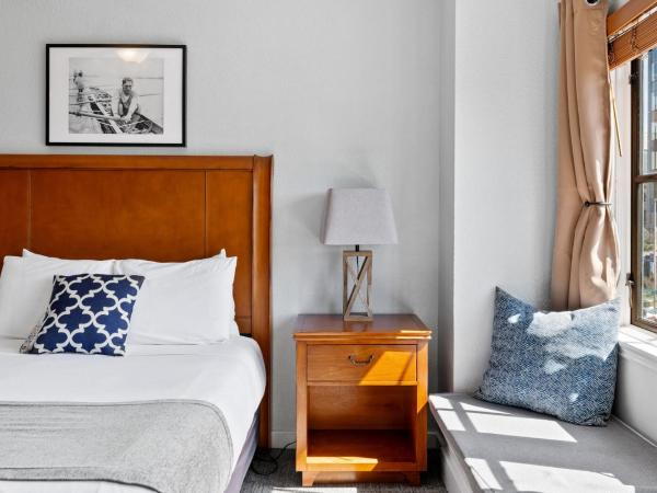 College Inn Hotel : photo 6 de la chambre premium double room - two queen beds, private bathroom