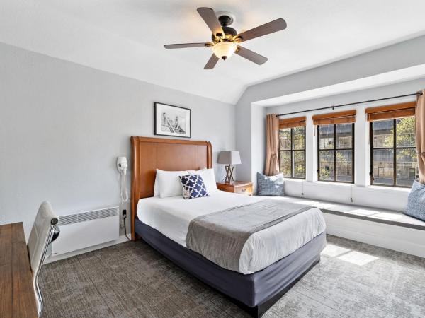 College Inn Hotel : photo 1 de la chambre premium room - one queen bed, private bathroom