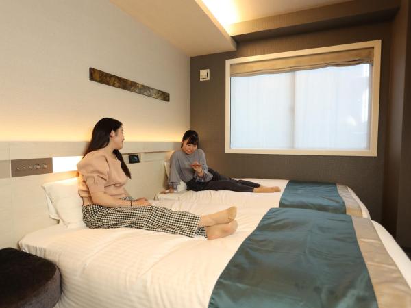 Urban Hotel Kyoto Shijo Premium : photo 2 de la chambre chambre lits jumeaux communicante