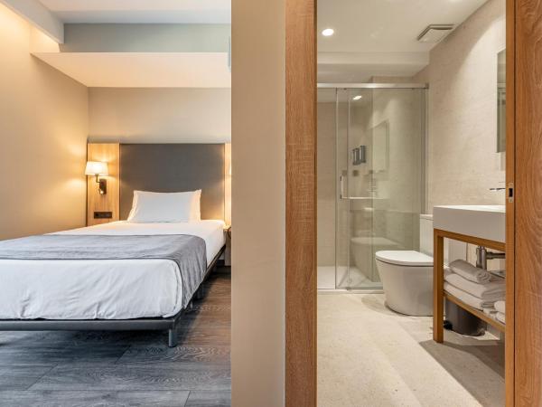 Astari : photo 1 de la chambre chambre simple avec balcon