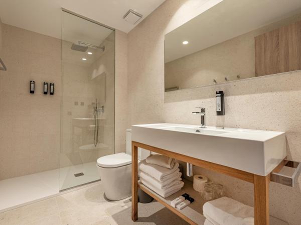 Astari : photo 5 de la chambre chambre double avec balcon (2 adultes + 1 enfant)