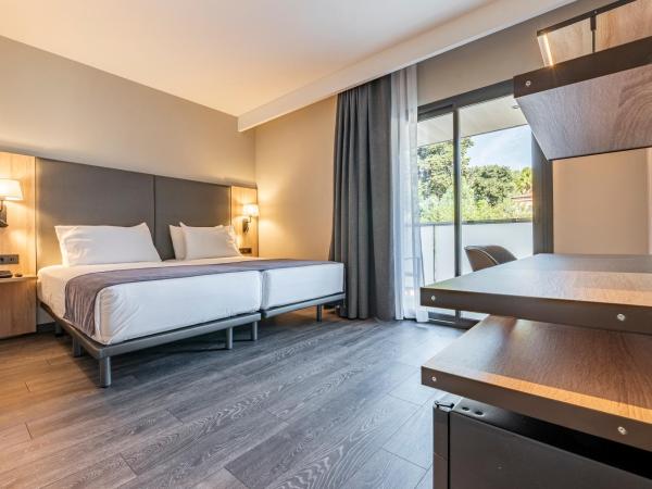 Astari : photo 1 de la chambre chambre lits jumeaux avec terrasse - vue sur ville