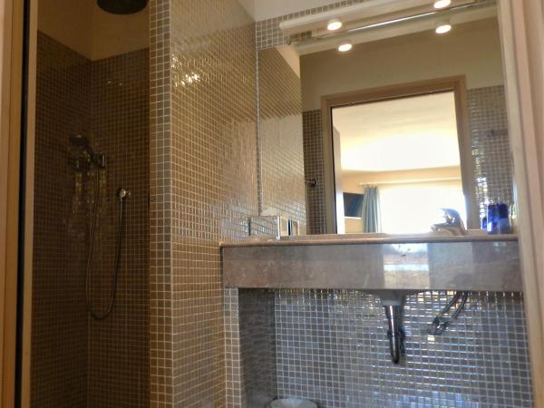 Grand Hotel Moriaz : photo 5 de la chambre chambre double en rez-de-chaussée avec vue sur la mer