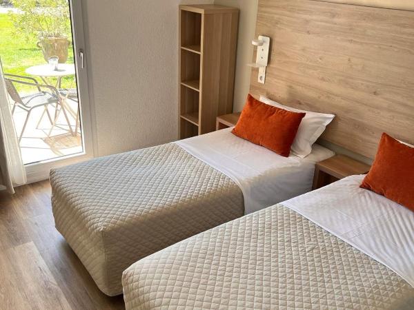 Hôtel le Mas des Ponts d'Arles : photo 9 de la chambre chambre double ou lits jumeaux confort avec terrasse