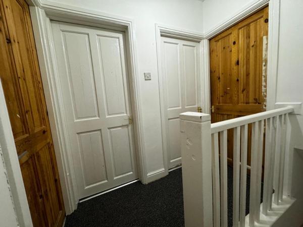 Deluxe Double Bedroom Manchester : photo 3 de la chambre chambre double avec salle de bains commune