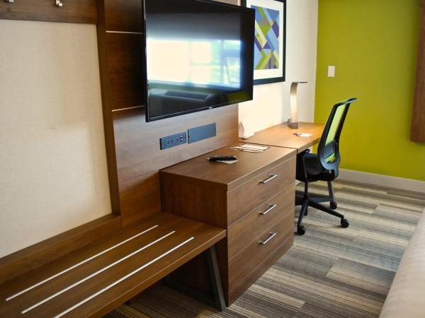 Holiday Inn Express Vancouver Airport-Richmond, an IHG Hotel : photo 1 de la chambre chambre standard