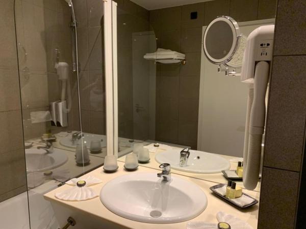 Grand Hôtel Du Tonneau D'Or : photo 3 de la chambre chambre supérieure - vue citadelle