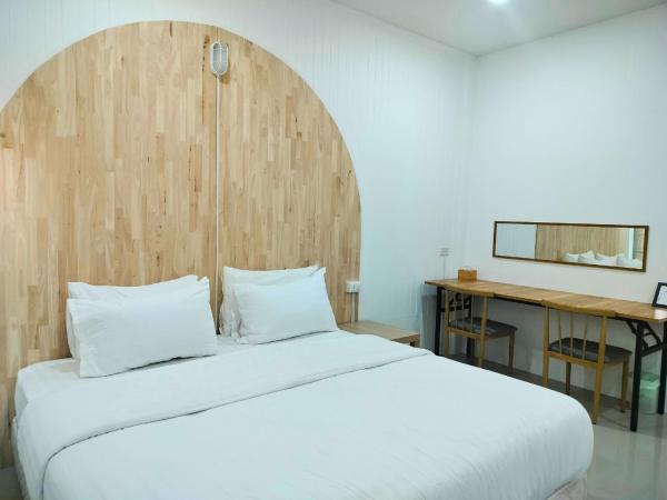 Cicada Hotel Kanchanaburi : photo 3 de la chambre chambre familiale