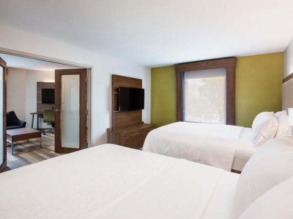 Holiday Inn Express Hotel & Suites Saskatoon, an IHG Hotel : photo 6 de la chambre suite lit queen-size 1 chambre