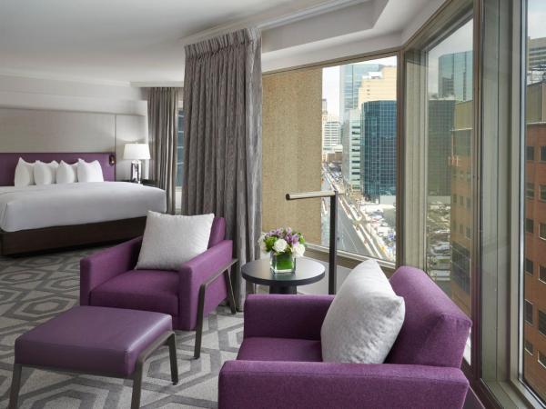 InterContinental Toronto Centre, an IHG Hotel : photo 3 de la chambre suite junior lit king-size - accès au salon