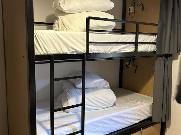 Lagan Backpackers : photo 3 de la chambre lit simple dans dortoir à 6 lits