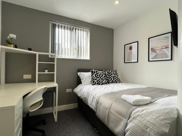 We House One - Birmingham : photo 1 de la chambre chambre double avec salle de bains privative