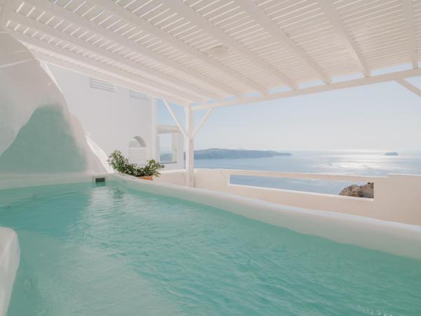 Apeiron Blue Santorini - Sustainable Adults Only 14 Plus : photo 3 de la chambre suite troglodyte apeiron avec bain à remous - vue sur caldera