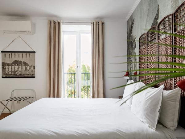 Casa Apollo Guesthouse : photo 3 de la chambre chambre lit queen-size - vue sur jardin