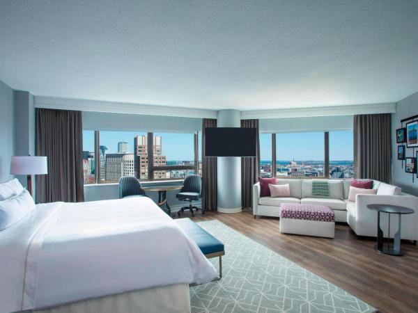 The Westin Copley Place, Boston : photo 4 de la chambre suite studio d'angle avec lit king-size et canapé-lit - vue sur ville