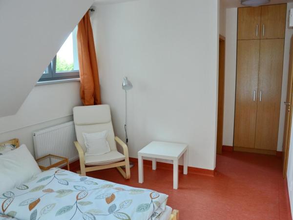 Mezi Stromy : photo 1 de la chambre chambre lit king-size - vue sur jardin