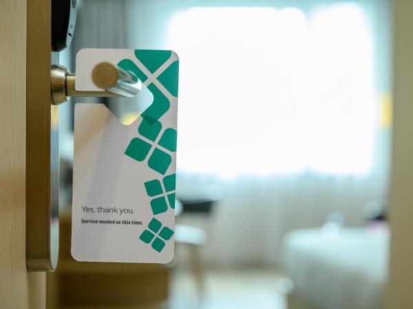 Hilton Garden Inn Budapest City Centre : photo 1 de la chambre chambre lit king-size - accessible aux personnes à mobilité réduite