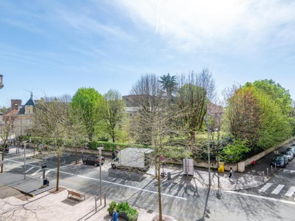 Grand Hôtel Du Tonneau D'Or : photo 6 de la chambre chambre prestige - vue citadelle