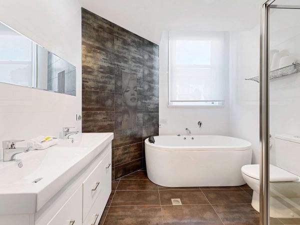 Quality Hotel Colonial Launceston : photo 3 de la chambre king penthouse with spa bath - non-smoking