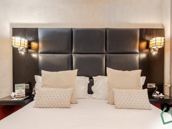 Hotiday Room Collection - Paris Arc de Triomphe : photo 8 de la chambre chambre double