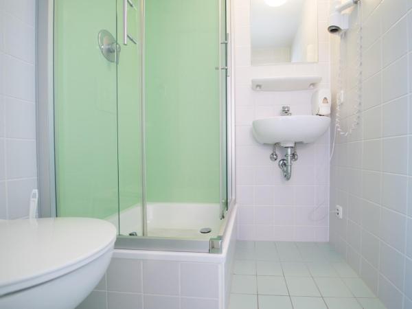 Wombat's City Hostel Munich Hauptbahnhof : photo 5 de la chambre chambre double avec terrasse