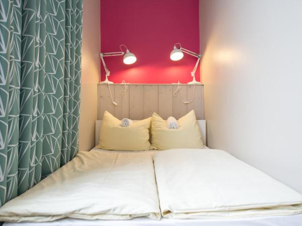 Wombat's City Hostel Munich Hauptbahnhof : photo 3 de la chambre chambre double avec terrasse