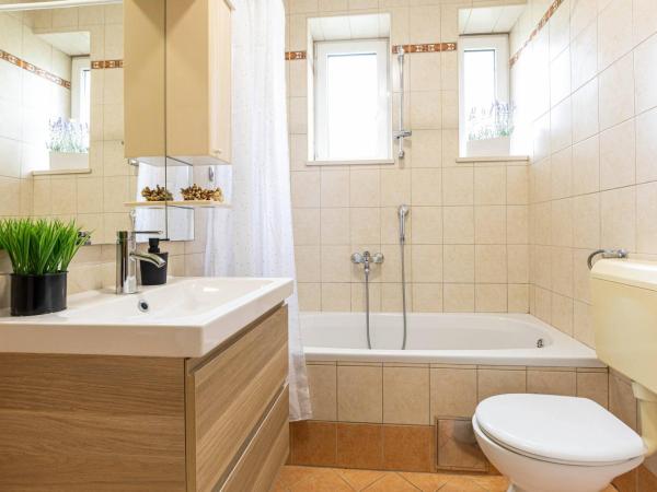 Placa apartment : photo 4 de la chambre chambre triple avec balcon