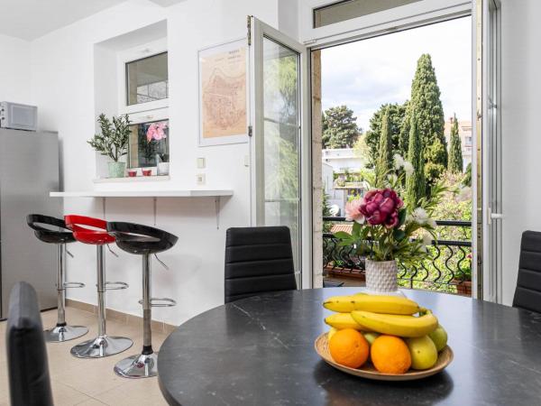 Placa apartment : photo 3 de la chambre chambre triple avec salle de bains privative