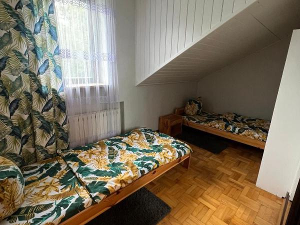 Guest House Villa Arkadia : photo 2 de la chambre chambre familiale avec salle de bains privative