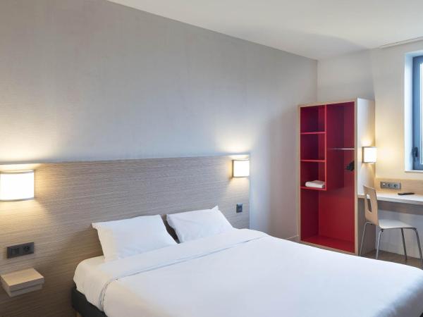 B&B HOTEL Laval Ouest : photo 2 de la chambre chambre double - accessible aux personnes à mobilité réduite