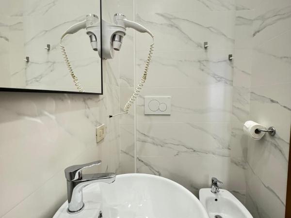 Hotel Le Querce : photo 1 de la chambre chambre lits jumeaux