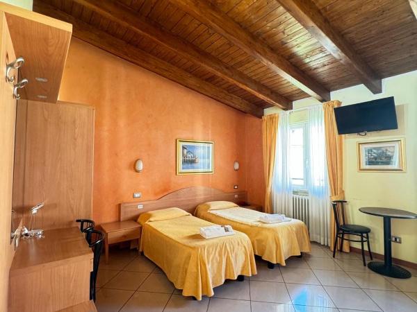 Hotel Le Querce : photo 1 de la chambre chambre quadruple