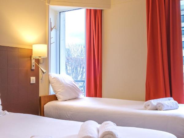 Hôtel Marignan : photo 7 de la chambre chambre double avec douche et toilettes