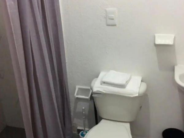Departamento en Cancún : photo 4 de la chambre chambre double avec salle de bains privative