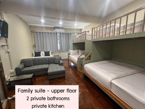 Achcha hotel - itsaraphap MRT station - Wat Arun : photo 3 de la chambre suite familiale